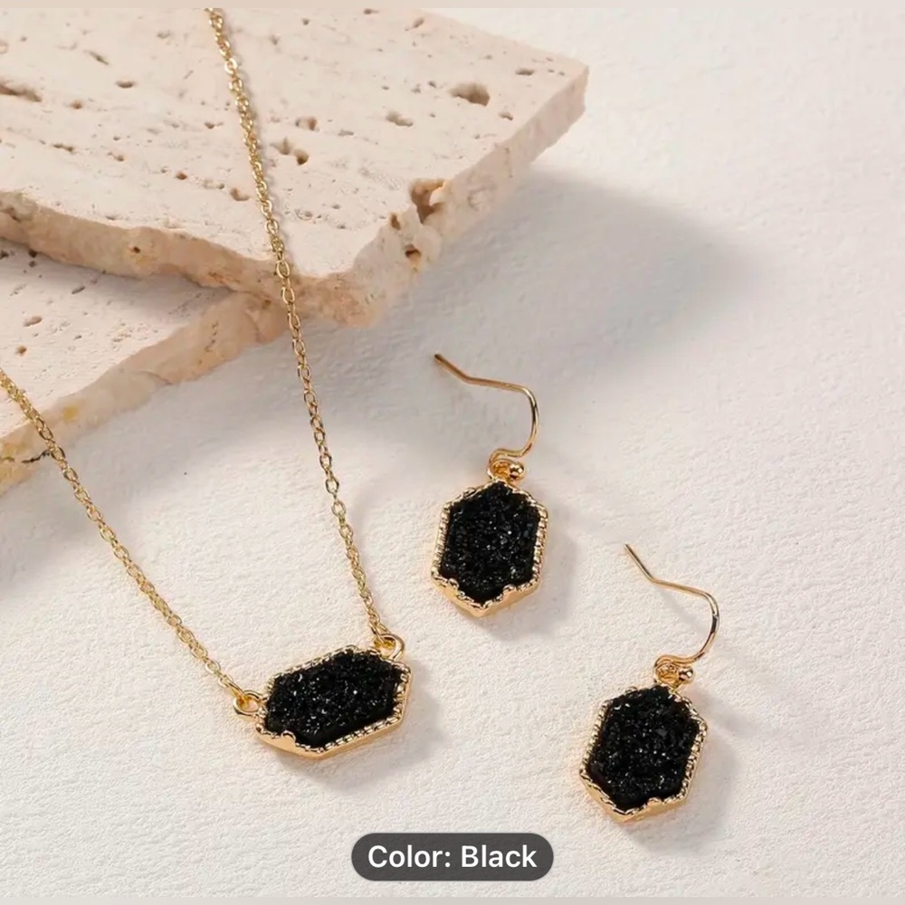 NEW women’s necklace, earrings, and bracelet jewelry set, rhomboid black gems